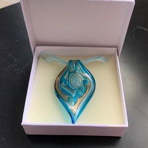 NWOT Glass Pendant Necklace